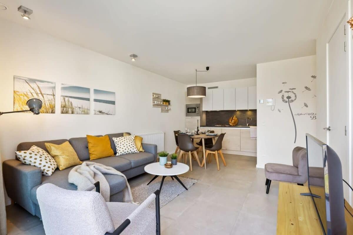 Huswell - Apartment With Natural Swimming Pool Middelkerke Extérieur photo
