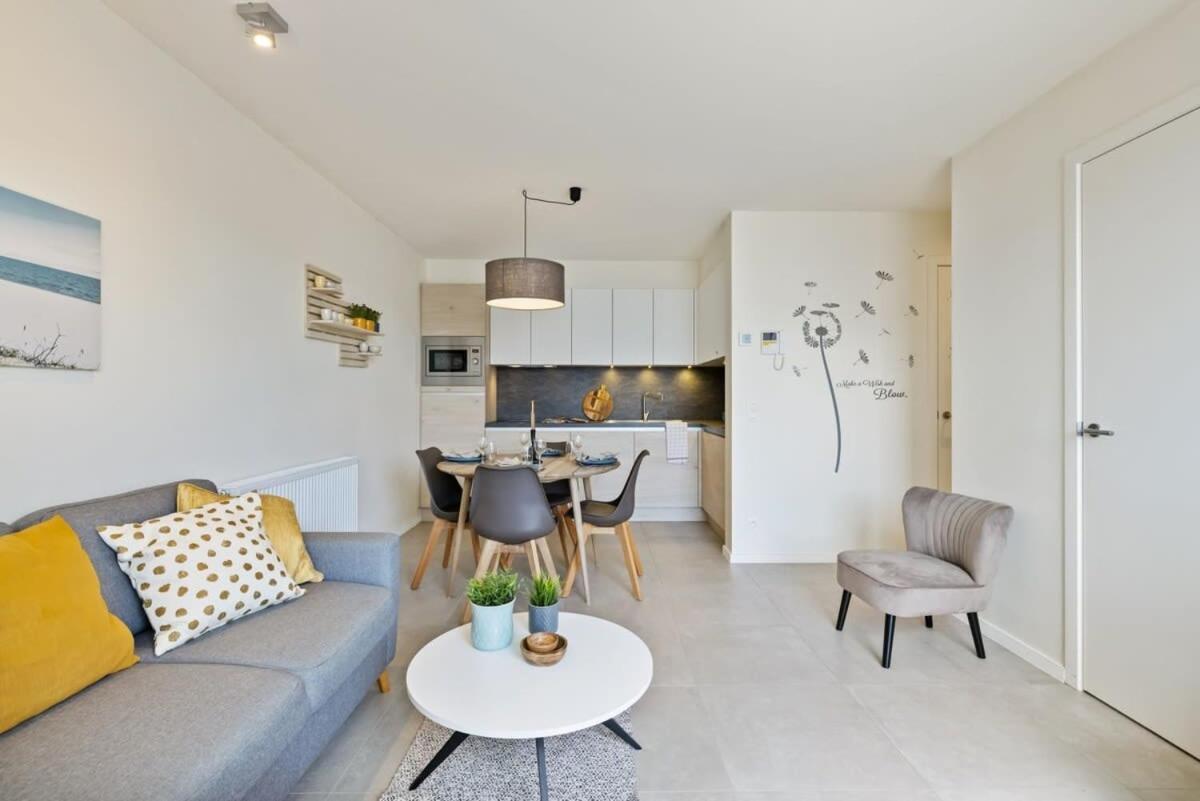 Huswell - Apartment With Natural Swimming Pool Middelkerke Extérieur photo